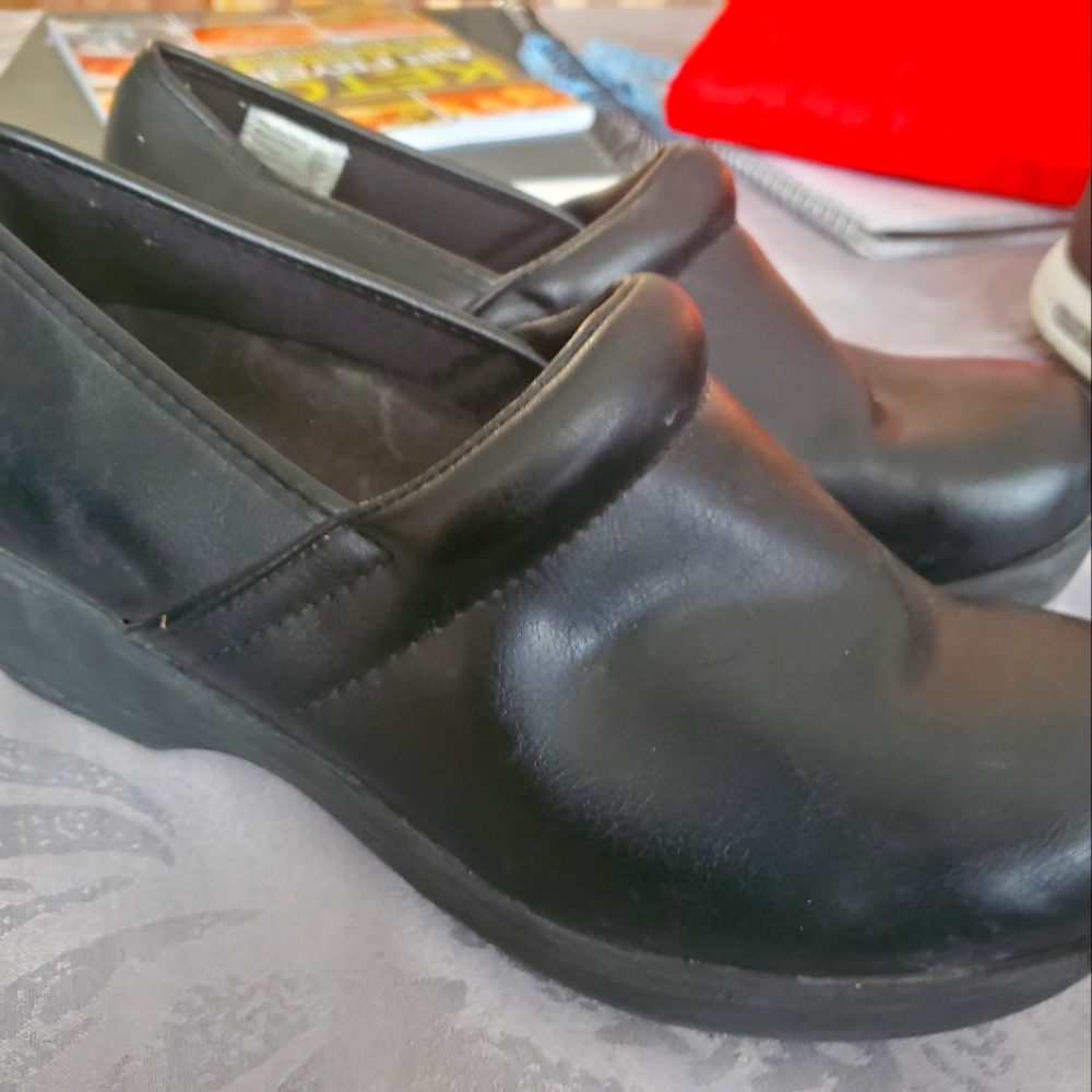 Safety slip resistant clog